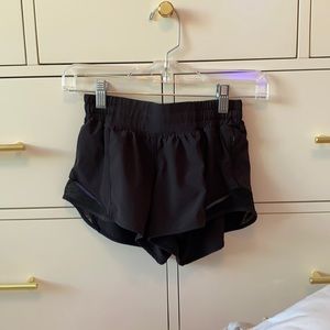 Lululemon size 4 regular black hottie hots